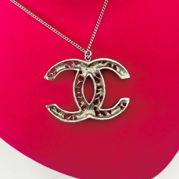 RARE Chanel Silver Ruthenium Floral Pendant Necklace - Picture 3 of 4
